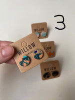 Load image into Gallery viewer, SECONDS - Small Handmade Leather Earrings - Marbled
