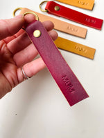 Load image into Gallery viewer, SECONDS- Handmade personalised MUM leather keyring - Hand Painted/Dyed

